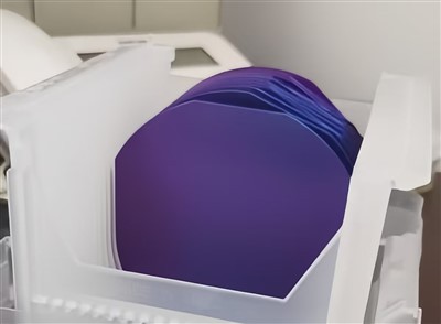 Oksiidkihiga räniplaadid